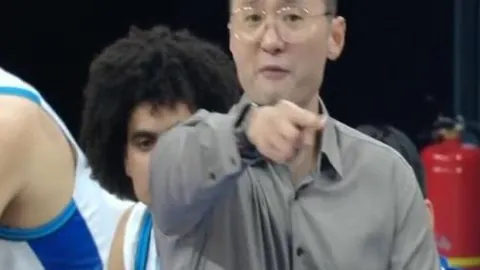 巴黎奥运奖牌变色引众议，众多运动员呼吁更替奖牌