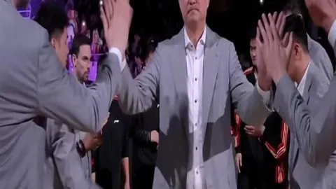 “曼城对阵西汉姆：福登双响罗德里助力，3-1胜出，巩固四冠霸主地位”